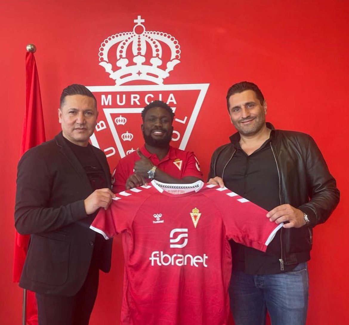 Player signing at Real Murcia
